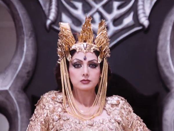 vijay new movie puli,sridevi in puli,sridevi as rani sowmya devi,director chimbu devan  శ్రీదేవి కోసం ఒరిజినల్‌ బంగారు ఆభరణాలు.!